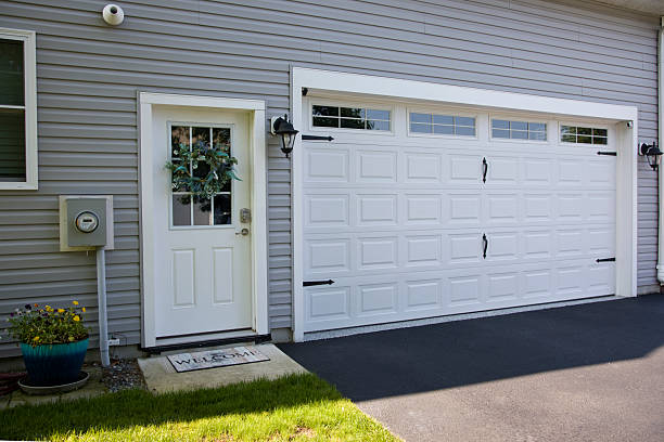 24/7 Emergency Garage Door Panel Replacement experts in Benton Heights, MI